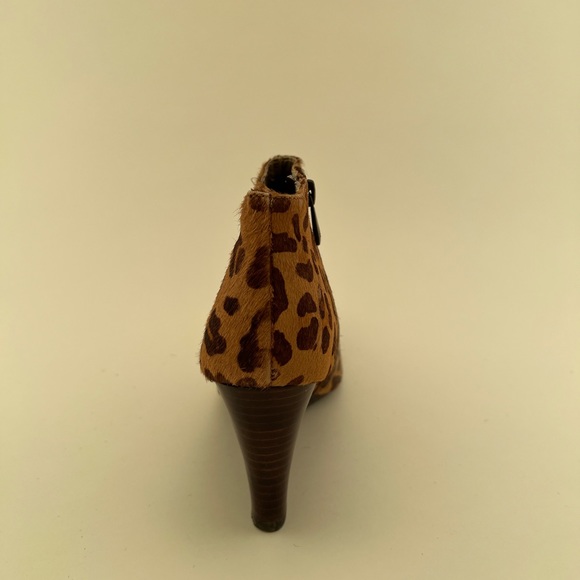 Adrienne Vittadini Sarah Calf Hair Leopard Print Wedge Ankle Booties Size 8 - Picture 8 of 11